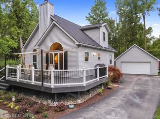 8553 Ardmore Ave, Brighton, MI