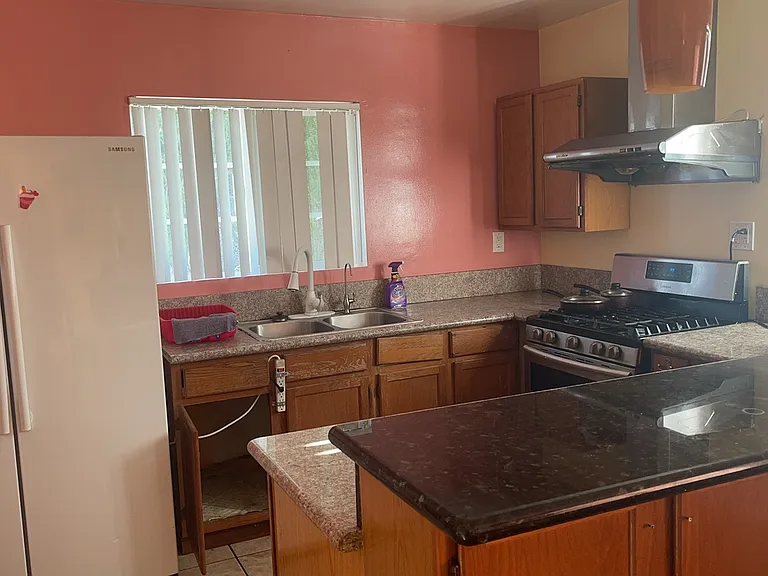 2548 Mayflower Ave #B — Photo 14