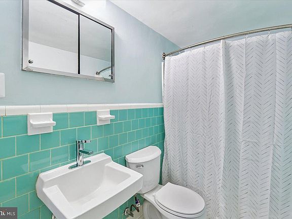4th image of 3315 Wisconsin Ave N #B3