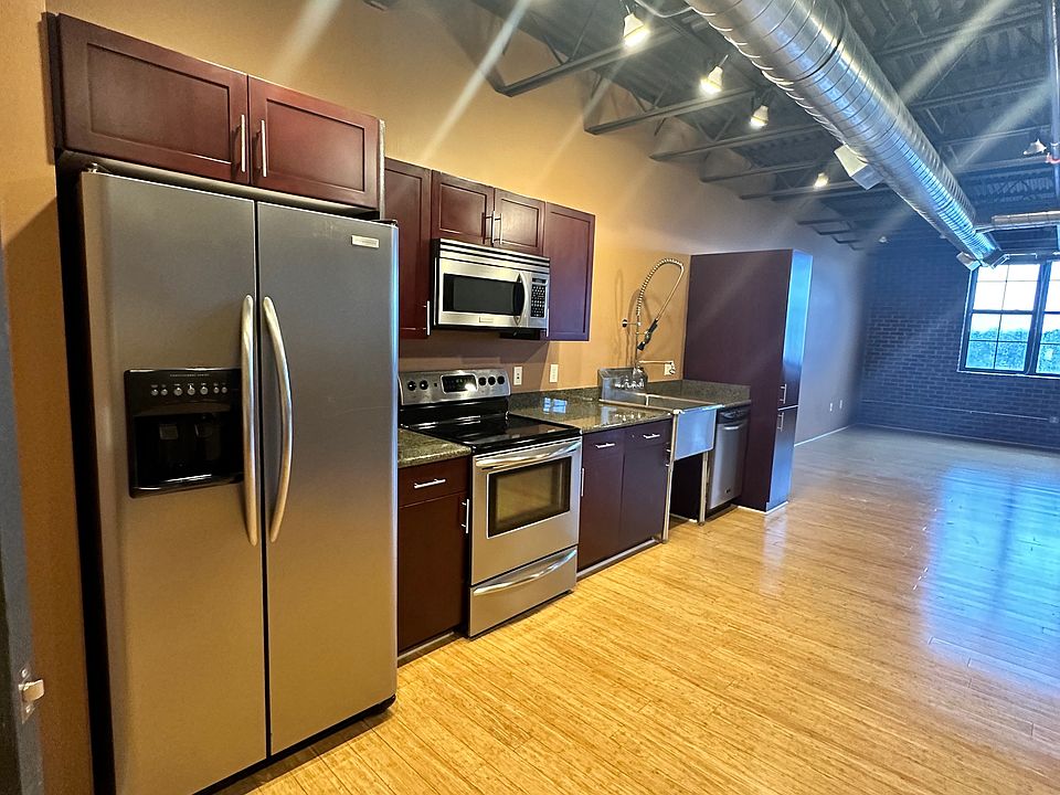Photo of similar unit with same floor plan. Color, finishes, and fixtures may vary. Visit us on our website or YouTube for a video tour of unit 305