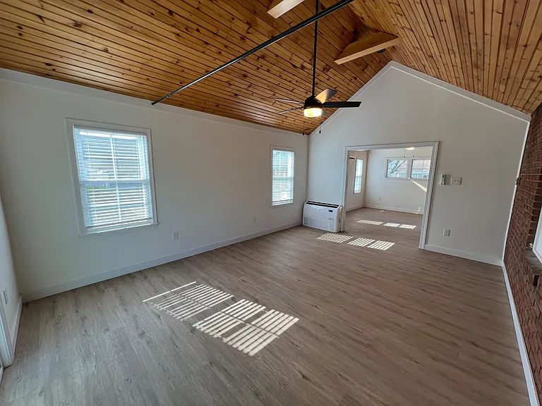 434 East Ave #A — Photo 3