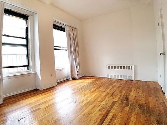 3rd image of 8 Spencer Ct #4C