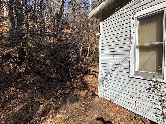 5th image of 719 Center St