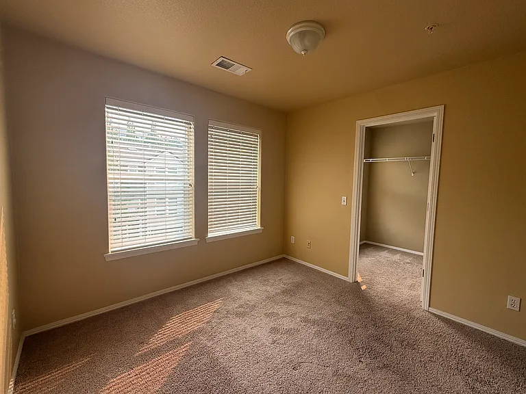 10060 NW Brighton Ln — Photo 9