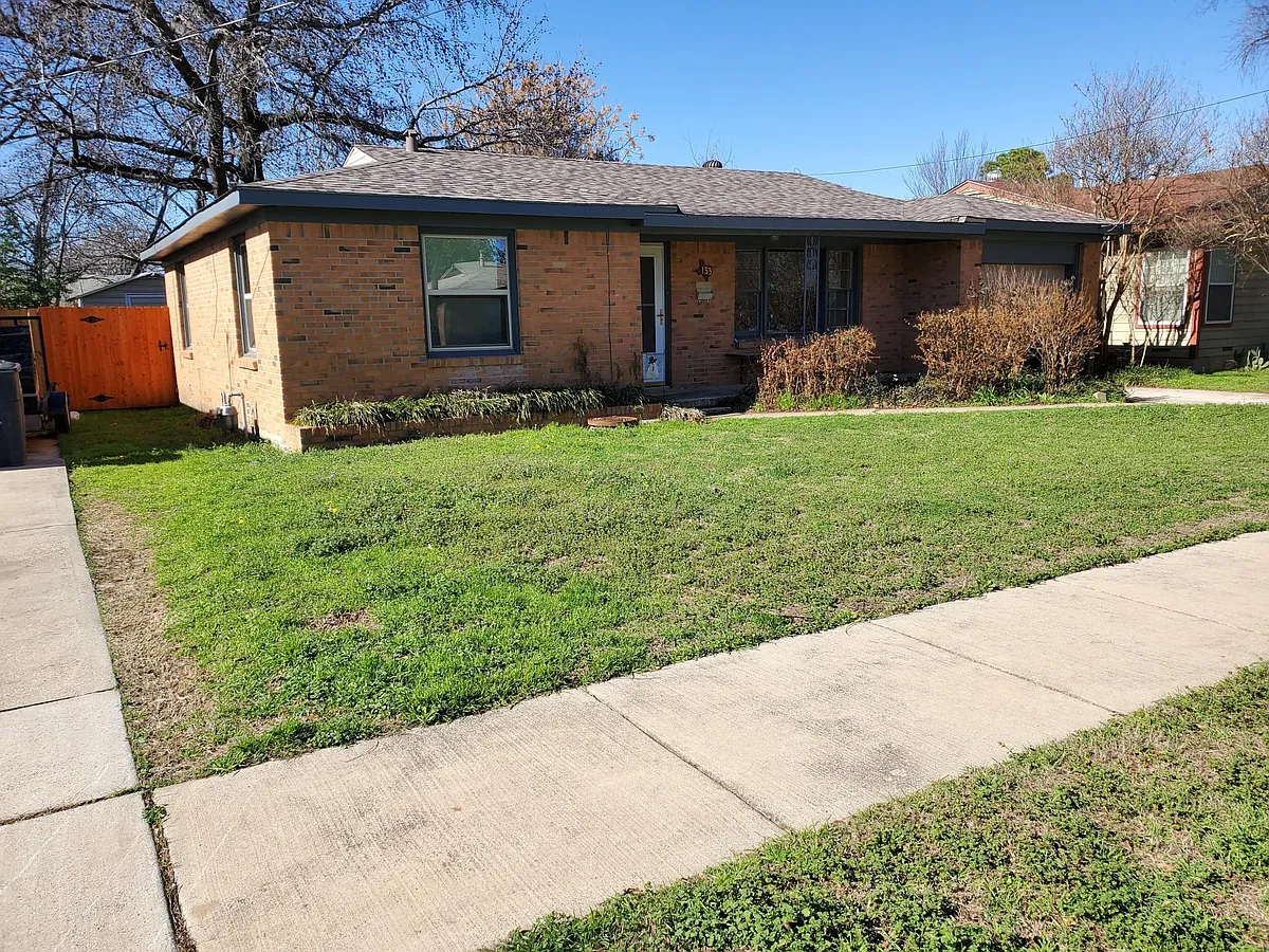 Building Photo - 133 Priddy Ln