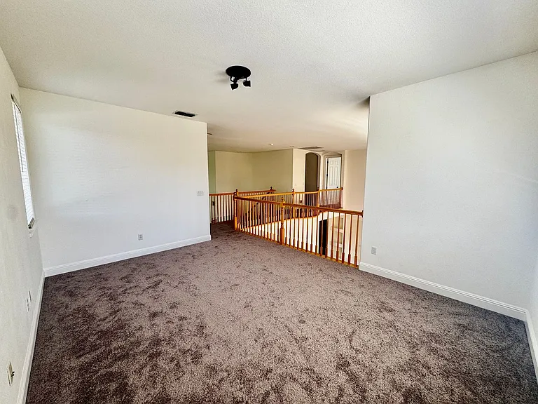 1902 Foster Way — Photo 14