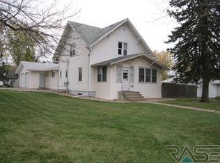 822 N Summit Ave, Madison, SD 57042