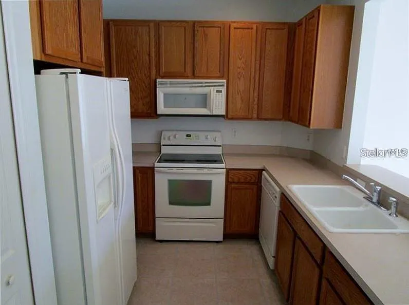 3 bed, 2.0 bath, 1210 sqft, $2,100 — Photo 4