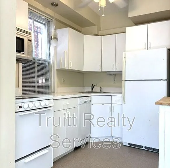 746 7th St S #E-1 — Photo 16