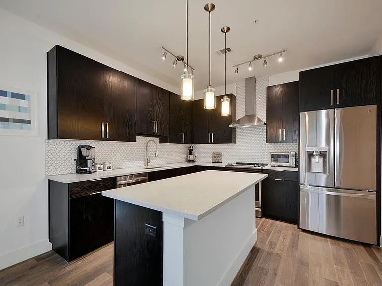 1615 E 7th St #301 — Photo 3