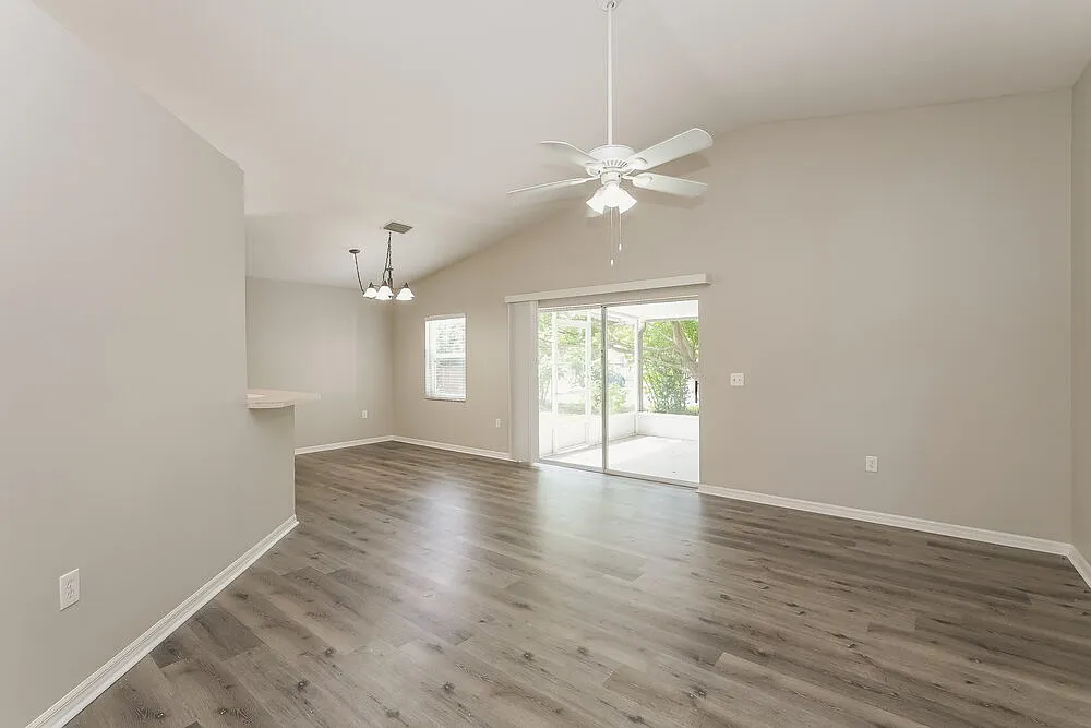 3 bed, 2.0 bath, 1412 sqft, $2,055 — Photo 3