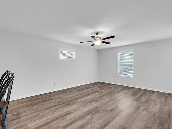 4th image of 215 Royal Way