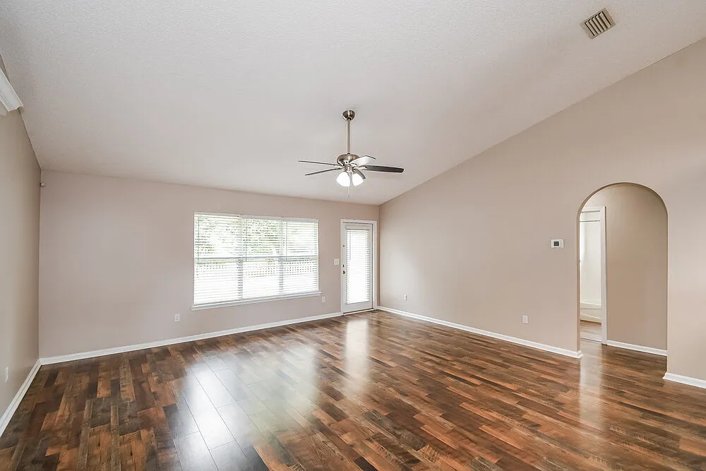 3 bed, 2.0 bath, 1674 sqft, $2,125 — Photo 3