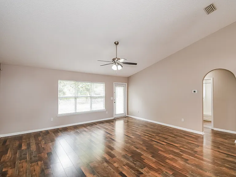 2908 Majestic Oaks Ln — Photo 3