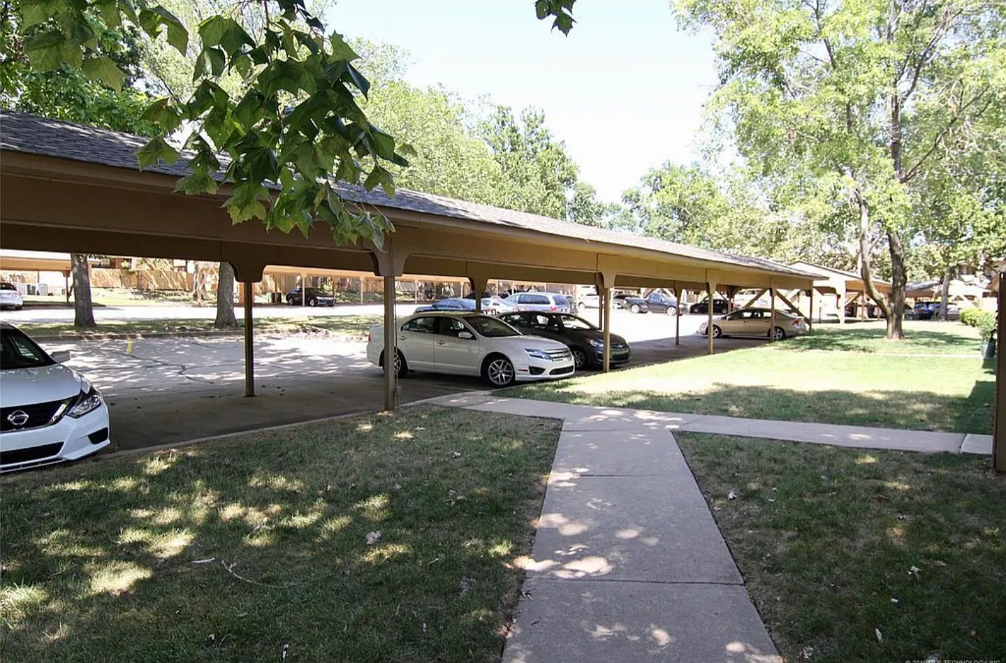 9113 S Urbana Ave — Photo 2