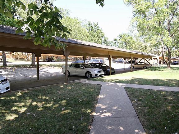 2nd image of 9113 S Urbana Ave #8-C