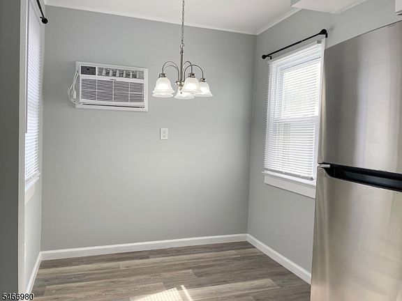 4th image of 59 Trinity St #C
