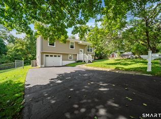 12 Tudor Lane, Naugatuck, CT 06770