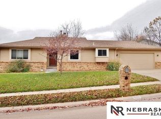 15696 Fountain Hills Dr, Omaha, NE 68118