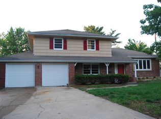 1210 E Willow Dr, Olathe, KS 66061