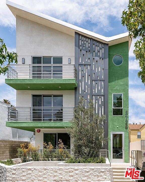 1st image of 3726 Kelton Ave #203