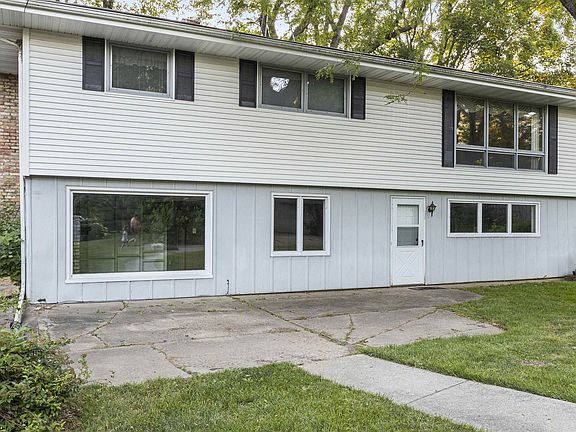 2nd image of 1207 Bedford Ln