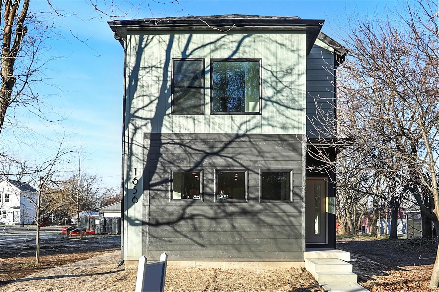 1656 Roosevelt Ave photo 1