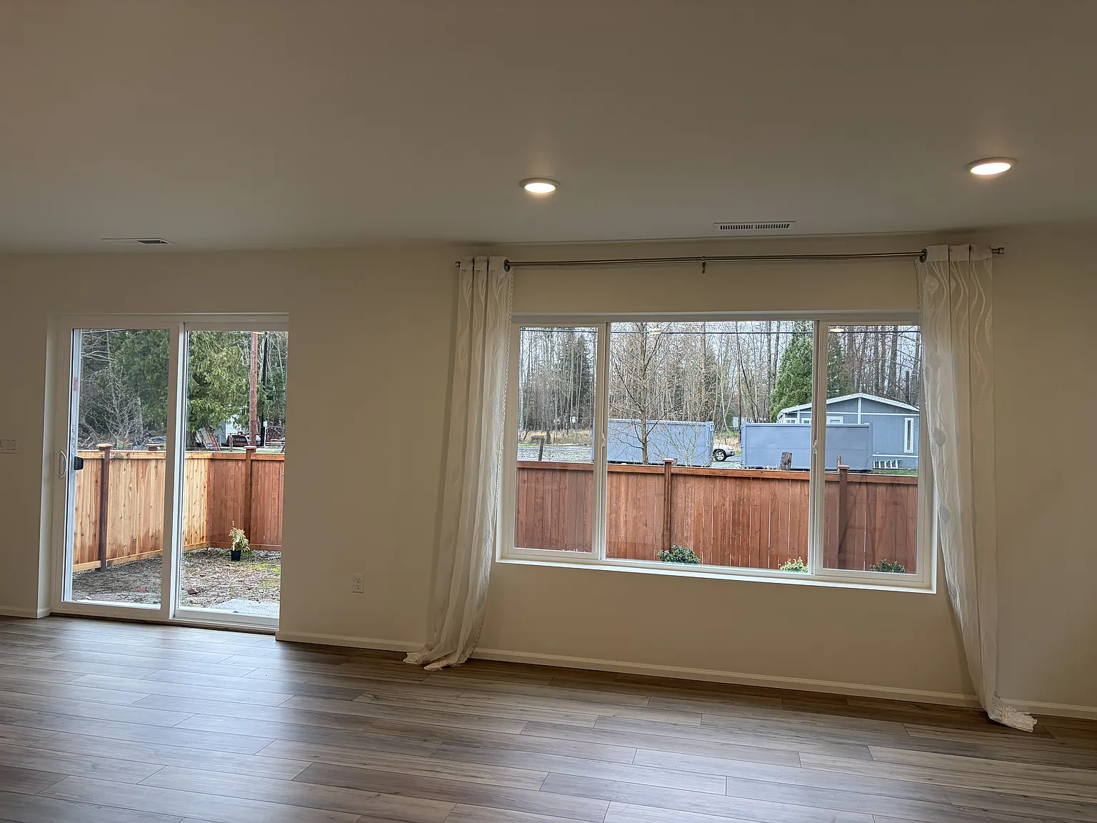 4 bed, 2.5 bath, 1950 sqft, $2,990 — Photo 4
