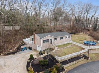 38 Belmont Rd, Sound Beach, NY 11789