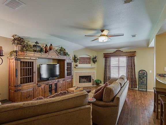 4th image of 4717 Alsace Dr