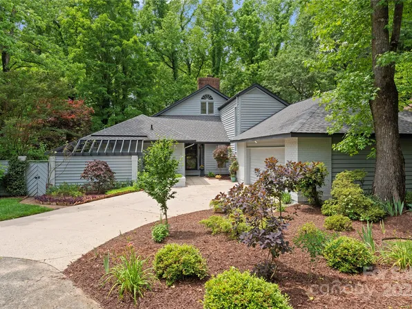 6306 Saddlebrook Ct, Charlotte, NC 28226