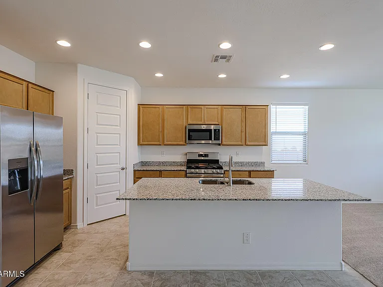 25183 N 172nd Dr — Photo 3