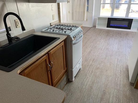 New gourmet large kitchen sink and new stove/oven.