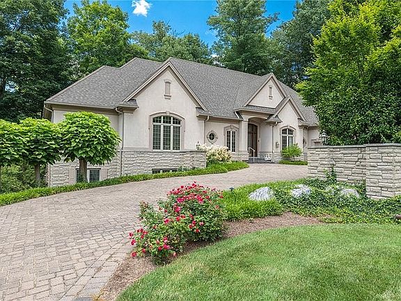 3rd image of 1533 Country Wood Dr