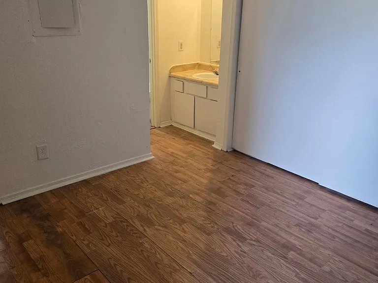 908 SW 6th St #43 — Photo 6