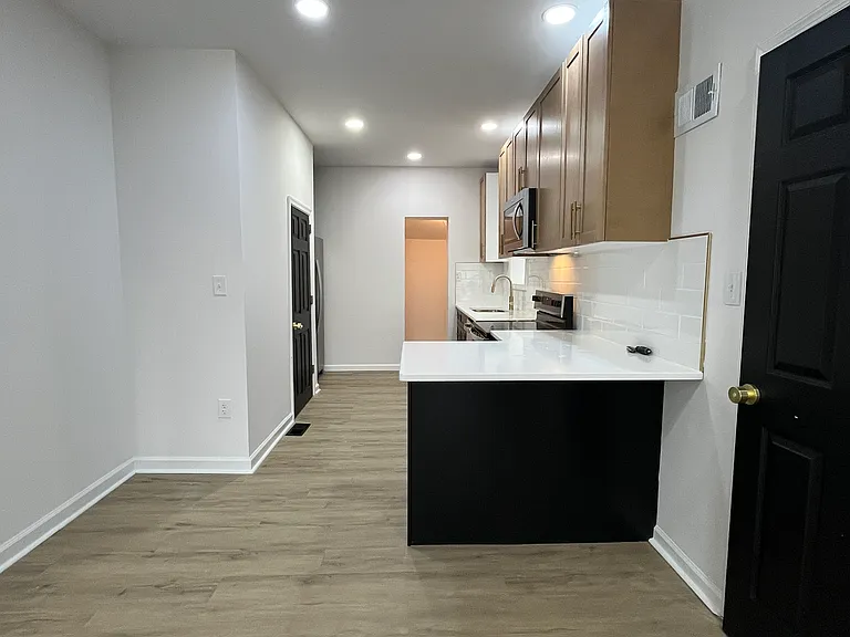 5856 Walton Ave — Photo 11