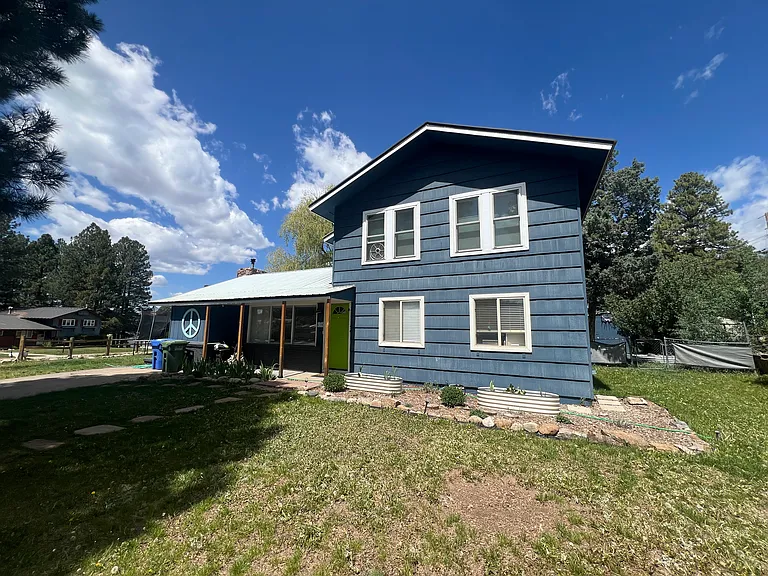 305 Mesa Dr — Photo 1