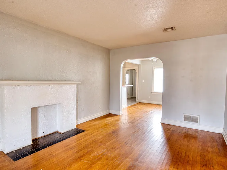 1132 N Saint Clair Ave — Photo 9