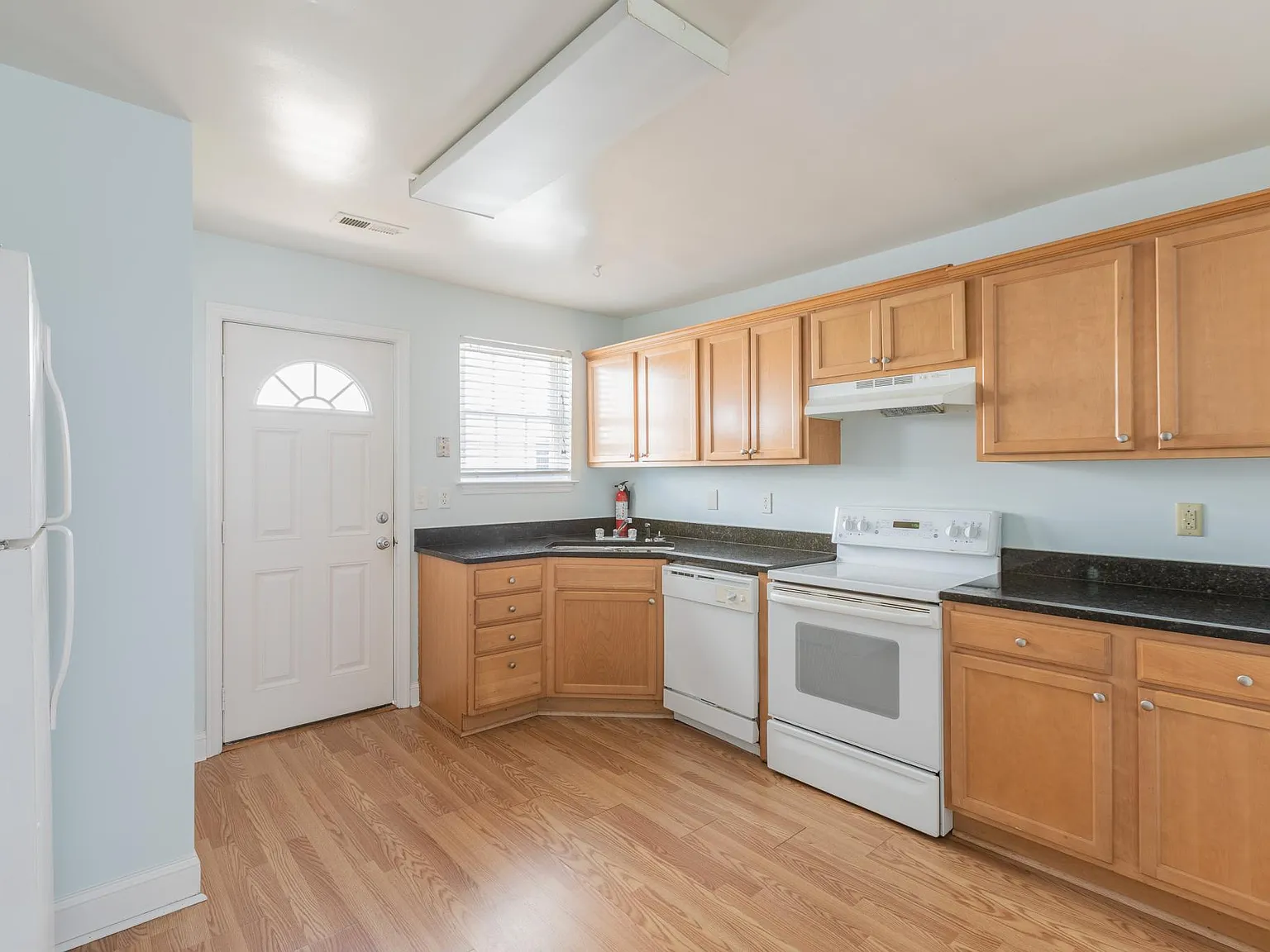 2 bed, 725 sqft, $1,525 — Photo 2