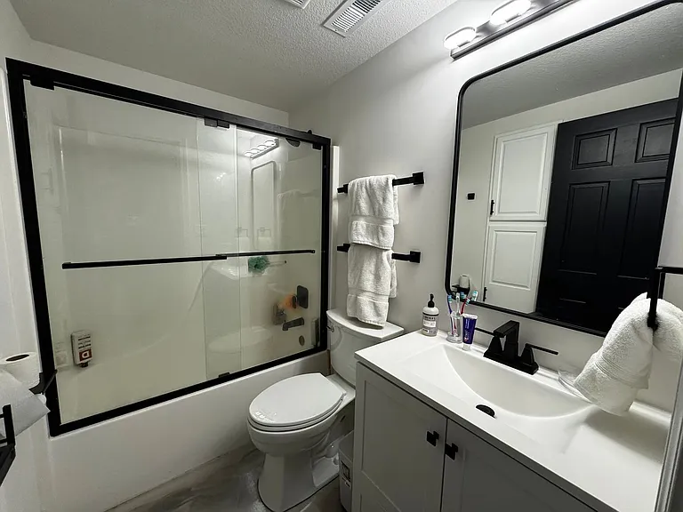 2301 Grant Ln — Photo 41
