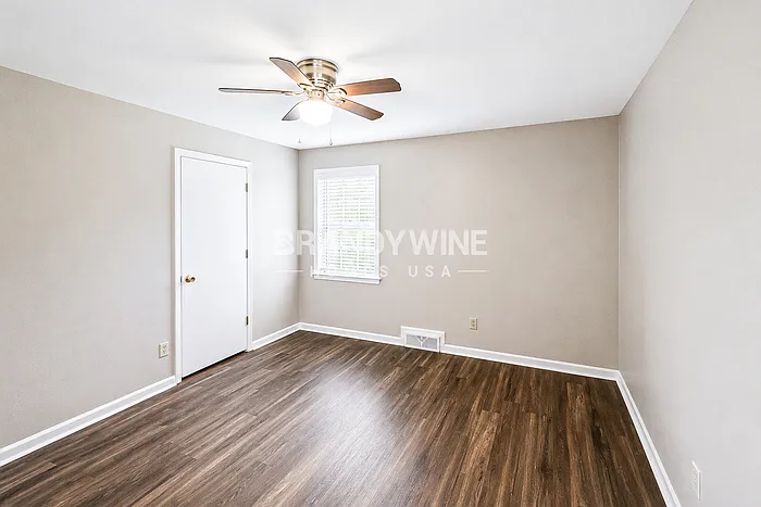 3076 Emerald St — Photo 11