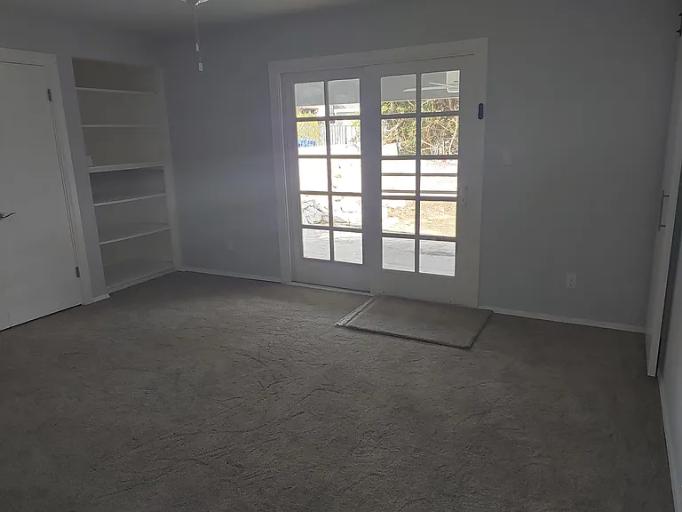 259-261 E Sturtevant Dr — Photo 5
