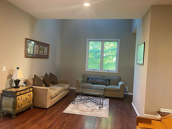 LivingRm 20' x 12'