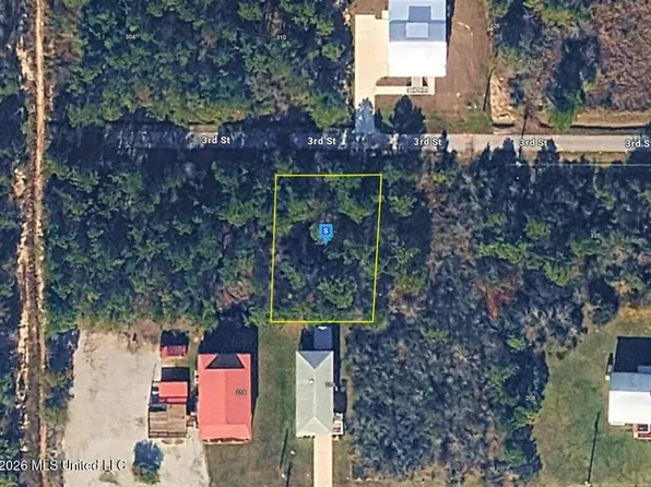 345 3rd St, Waveland, MS 39576