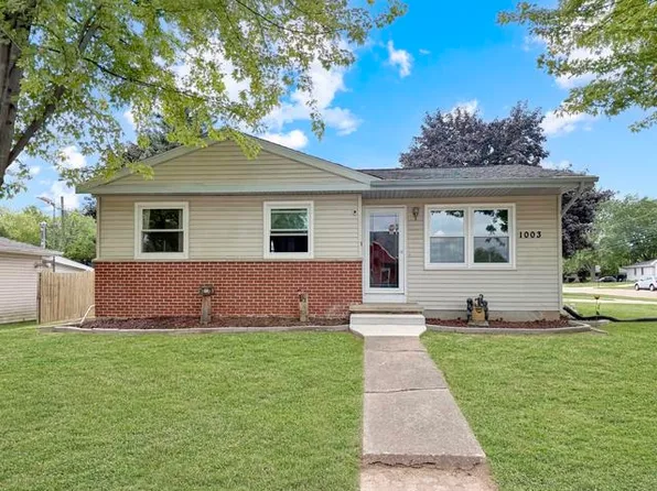 1003 Meadow Ln, Neenah, WI 54956