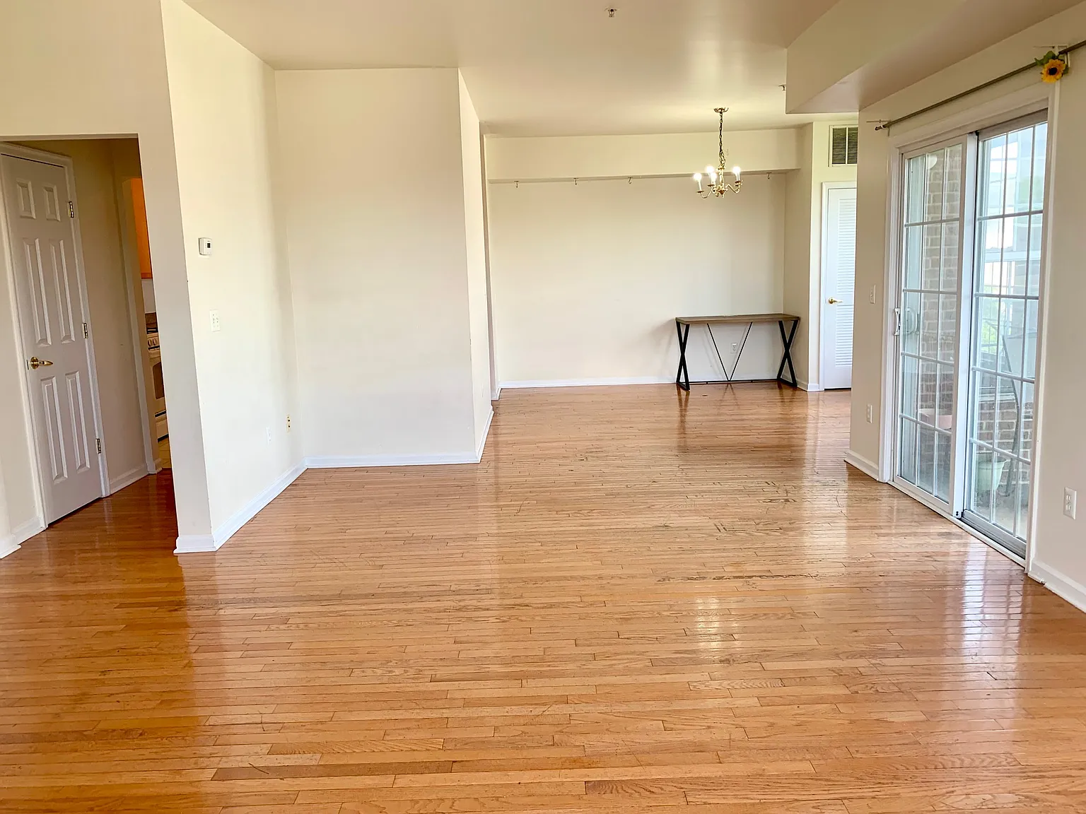 2 bed, 2.5 bath, 1590 sqft, $3,200 — Photo 3
