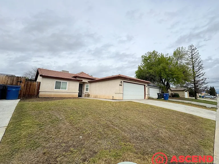 302 Tanner Michael Dr — Photo 1