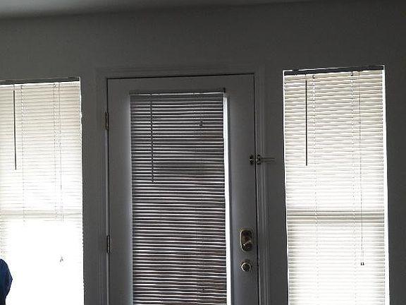3rd image of 3329 Bridgeport Way W