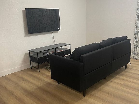 2nd image of 7187 Enterprise Dr #1