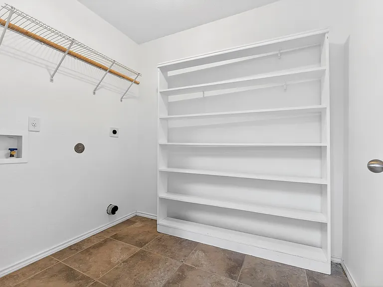 403 Chrislyn St — Photo 12